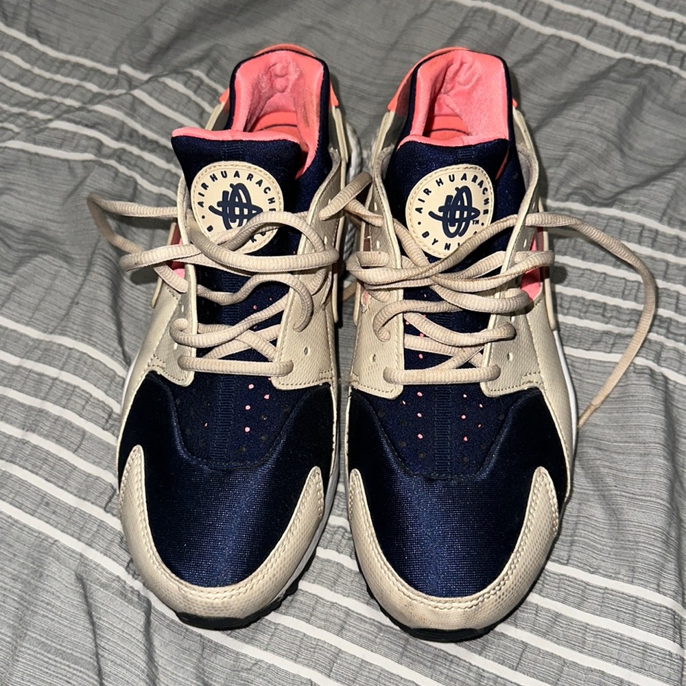 Nike Air Huarache women’s size 9